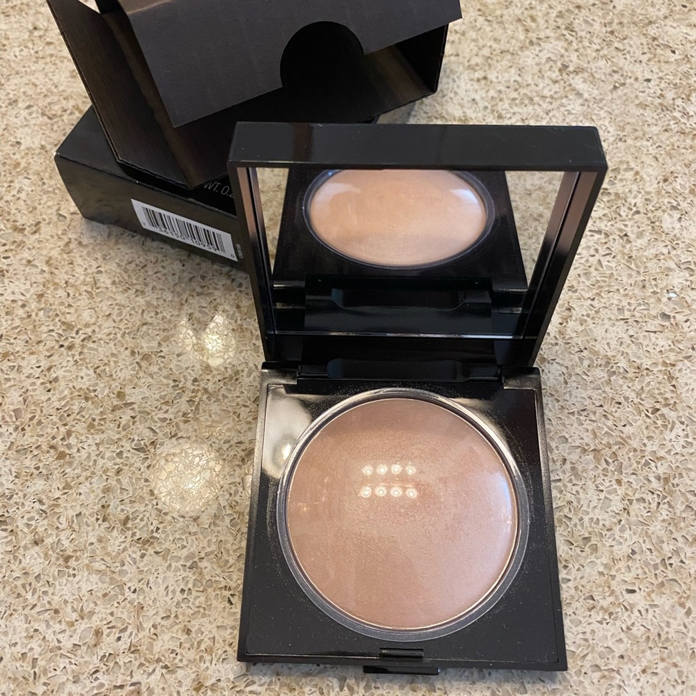 Laura Mercier baked powder